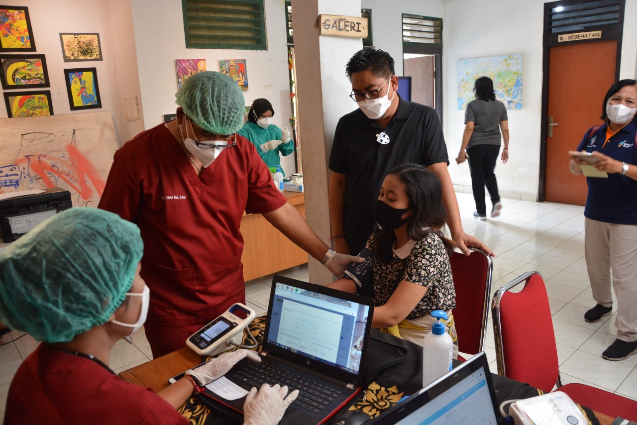 Disabilitas Denpasar Ikuti Vaksinasi Covid-19  Wawali Agus Arya Wibawa dan Ketua K3S Ajak Disabilitas Tetap Terapkan Prokes