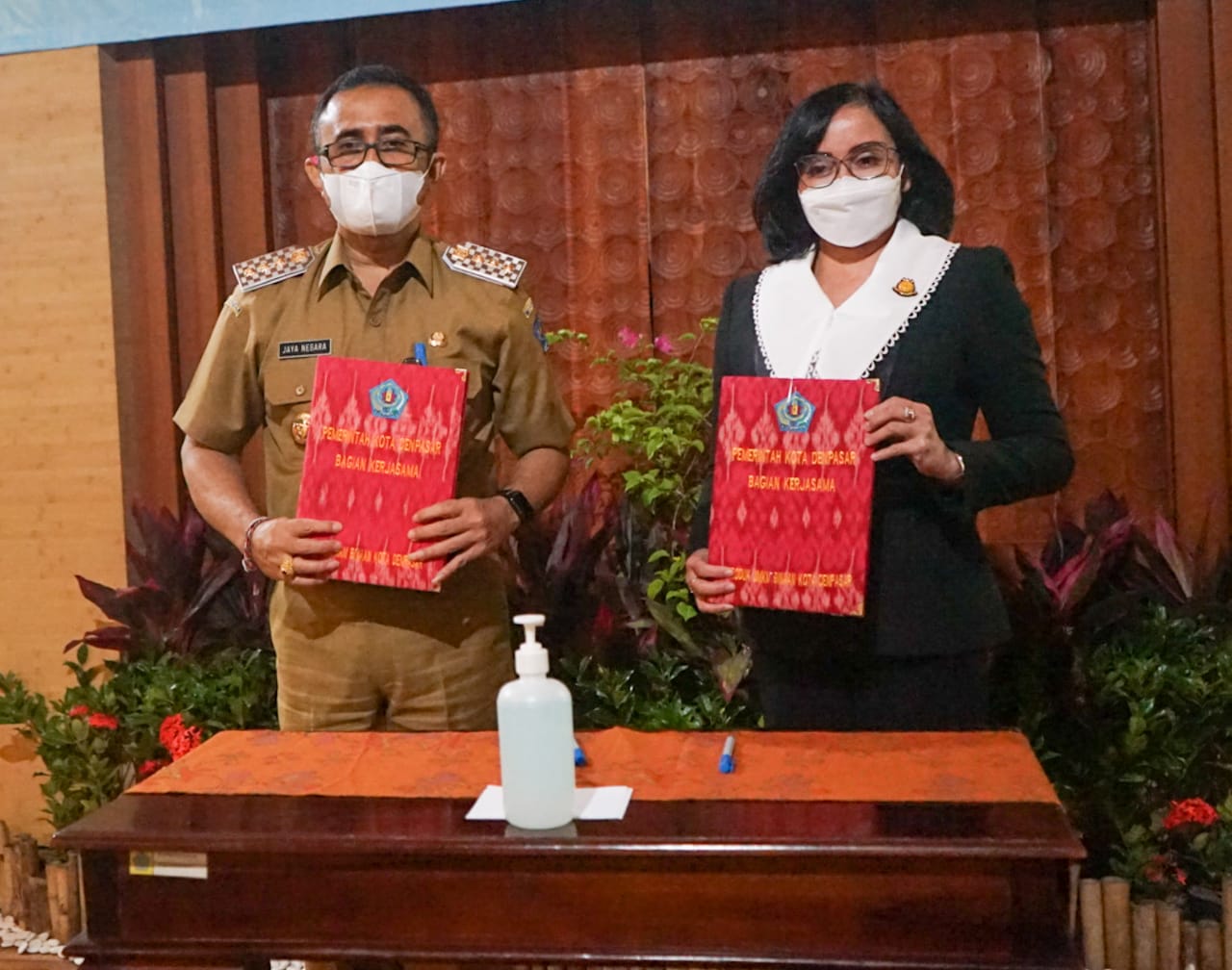 Pemkot Denpasar - Kejari Resmi Kerjasama Bidang Perdata dan TUN     Walikota Jaya Negara Tandatangani Komitmen Bersama WBBM