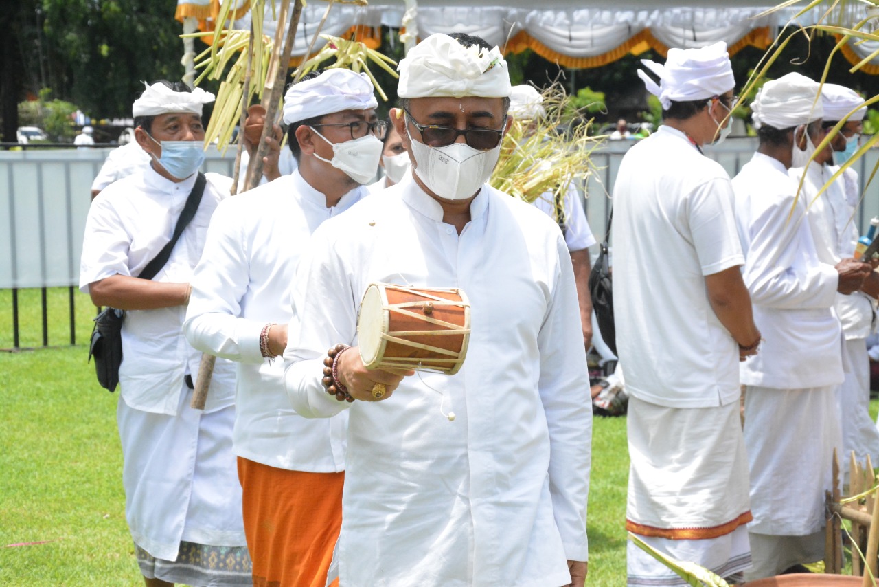 Walikota Jaya Negara dan Wawali Agus Arya Wibawa Hadiri Tawur Agung Kesanga