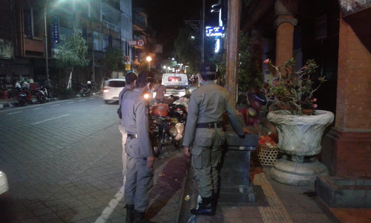 Ingatkan Masyarakat Kota Tetap Taat Prokes     Tim Yustisi Terus  Gelar Pemantauan Prokes di Sejumlah Titik