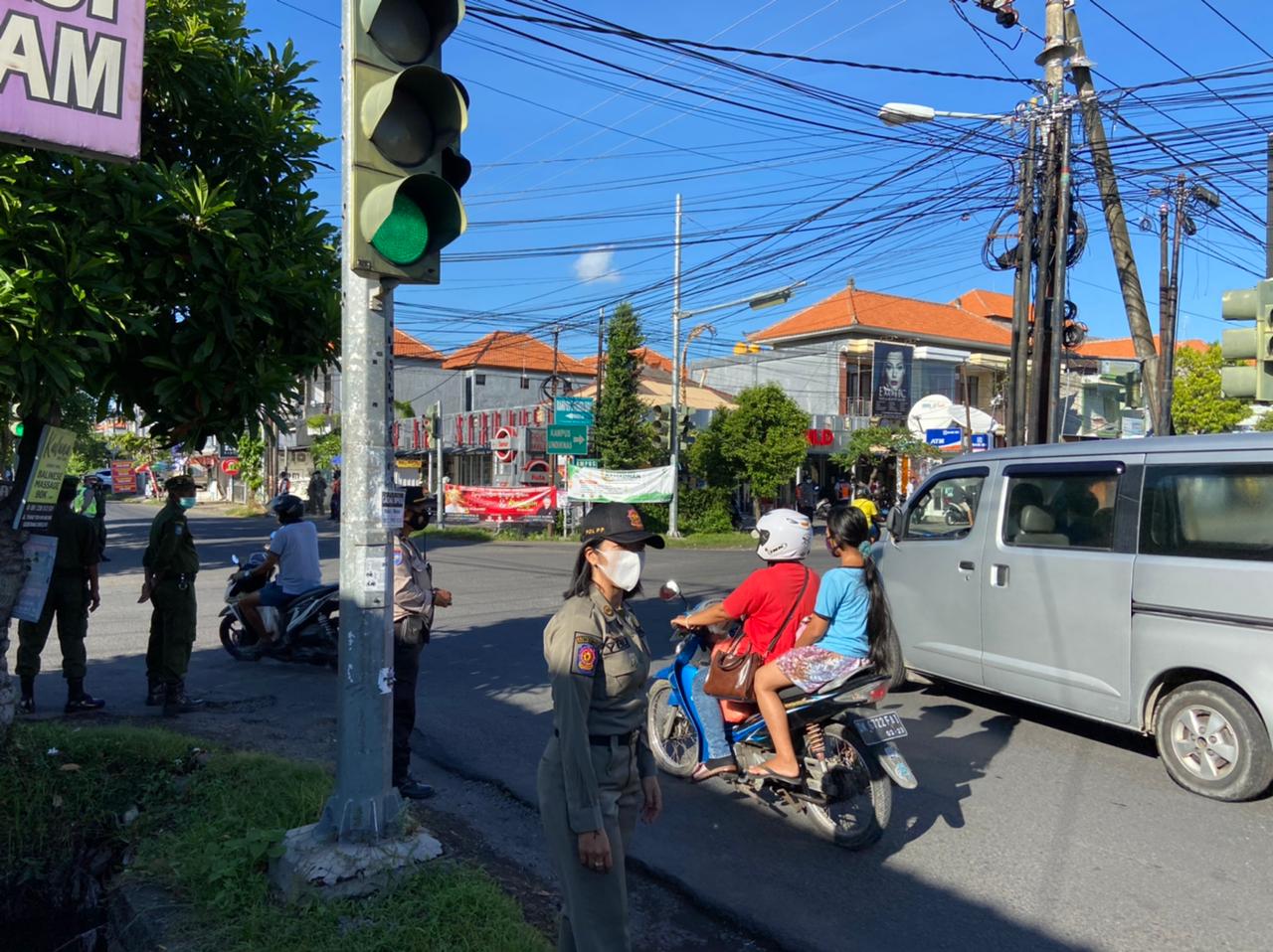 Tim Yustisi Terus Gencar Laksnakan Pemantauan Prokes  21 orang Terjaring  Di Simpang Jl.Tukad Barito – Jl.Tukad Batanghari