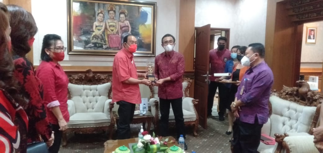 Saling Bertukar Informasi, Walikota Jaya Negara Terima Kunjungan Bupati Minahasa