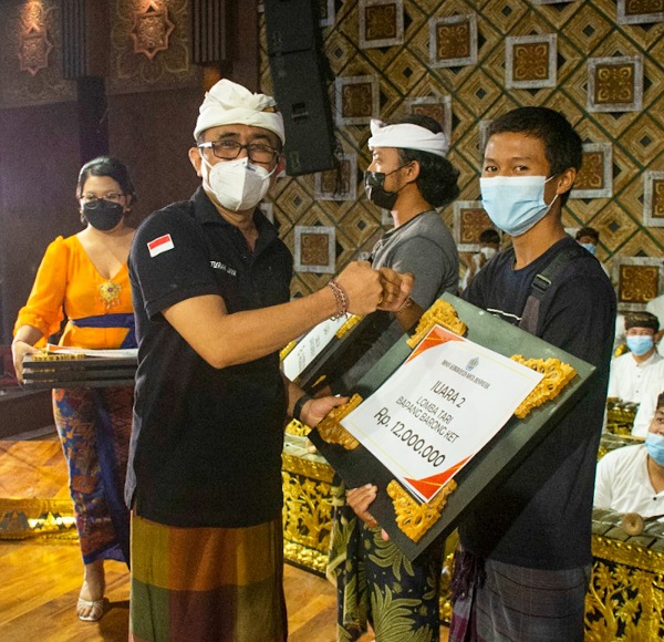 Ari Mahaputra Juara I Mekendang, Pasangan Adi Wiguna - Adi Pranata Juara I Lomba Bapang Barong Kota Denpasar