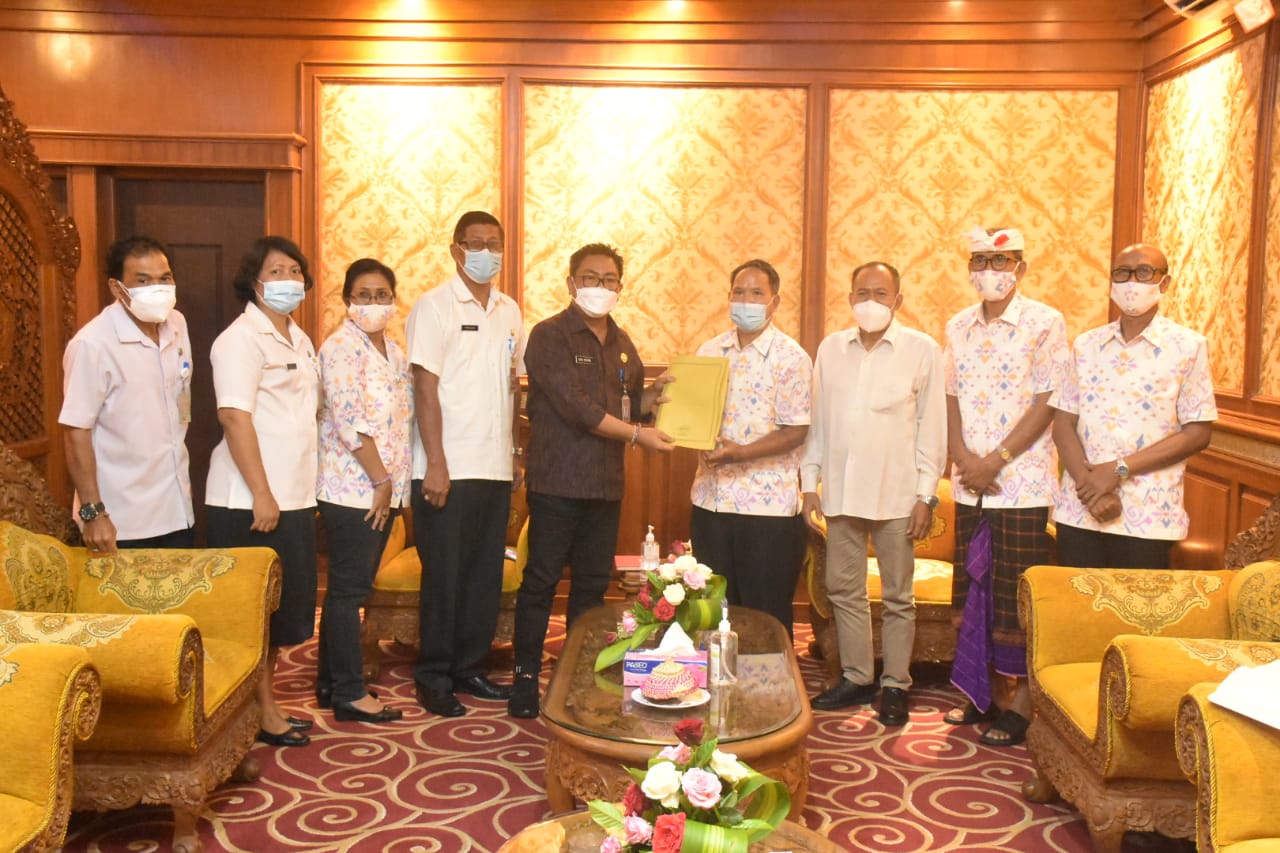 Wawali  Arya Wibawa Terima Naskah Akademik dan Ranperda  Inisiatif  dari Penyandang Disabilitas Kota Denpasar