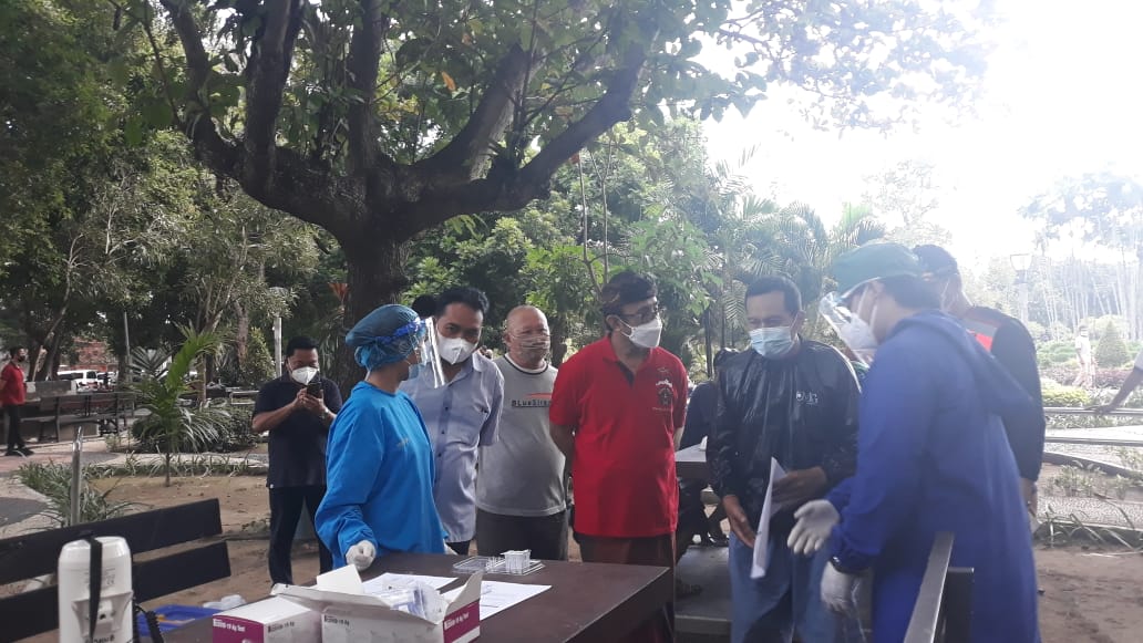 Antisipasi Lonjakan Kasus dan Varian Baru Covid-19  Pemkot Gelar Rapid Test Antigen Acak di Lapangan Puputan I Gusti Ngurah Made Agung.