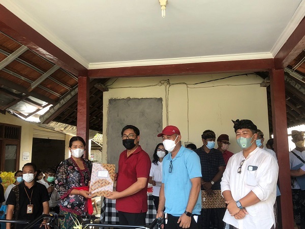 Dukung Ketahanan Pangan, Pemkot Denpasar Serahkan Bantuan ke Petani dan Perternak