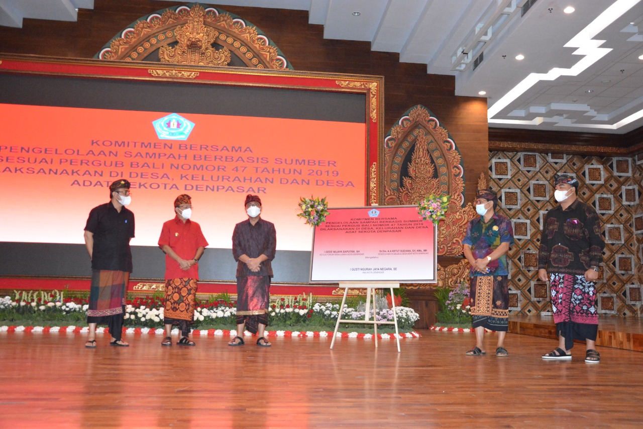 Gubernur Bali dan Wali Kota Sosialisasikan Pengelolaan Sampah Berbasis Sumber  Pemkot Denpasar Teken Komitmen Pelaksanaan Pergub Bali No. 47 Tahun 2019