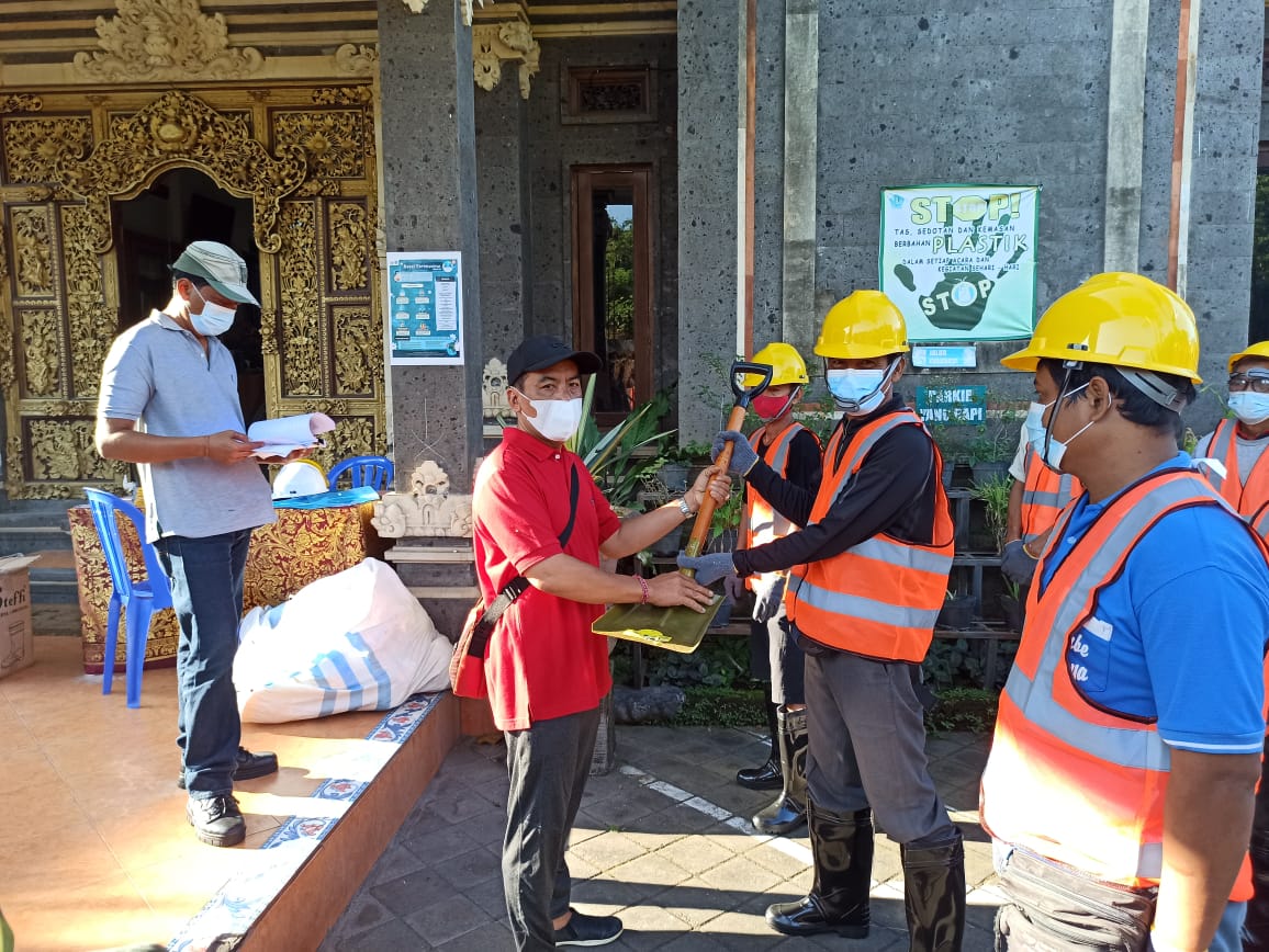 Dukung KOTAKU, Kelurahan Ubung Gelar Kegiatan Padat Karya Tunai