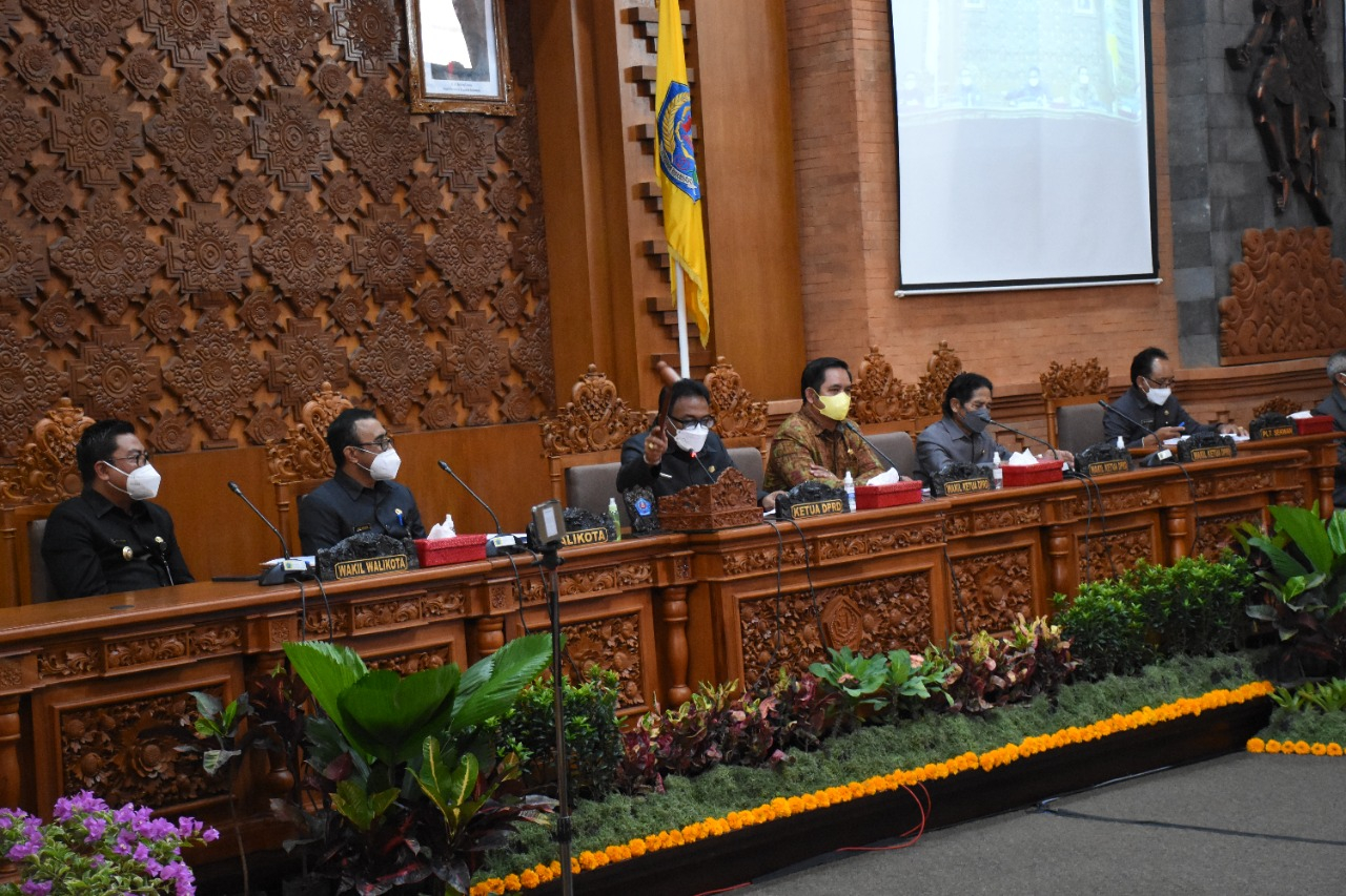 Pembukaan Rapat Paripurna DPRD Denpasar Jaya Negara Sampaikan Ranperda APBD Tahun 2022