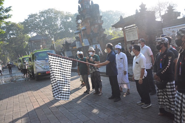 Cegah Penyebaran Covid-19 Jaya Negara Lepas Penyemprotan Eco Enzyme ke Udara Seluruh Wilayah Kota Denpasar