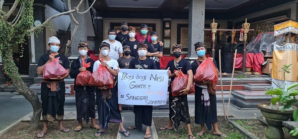 Sanggar Sidakarya Peduli dan Berbagi, Gelar Aksi Sosial Bagi Nasi Gratis