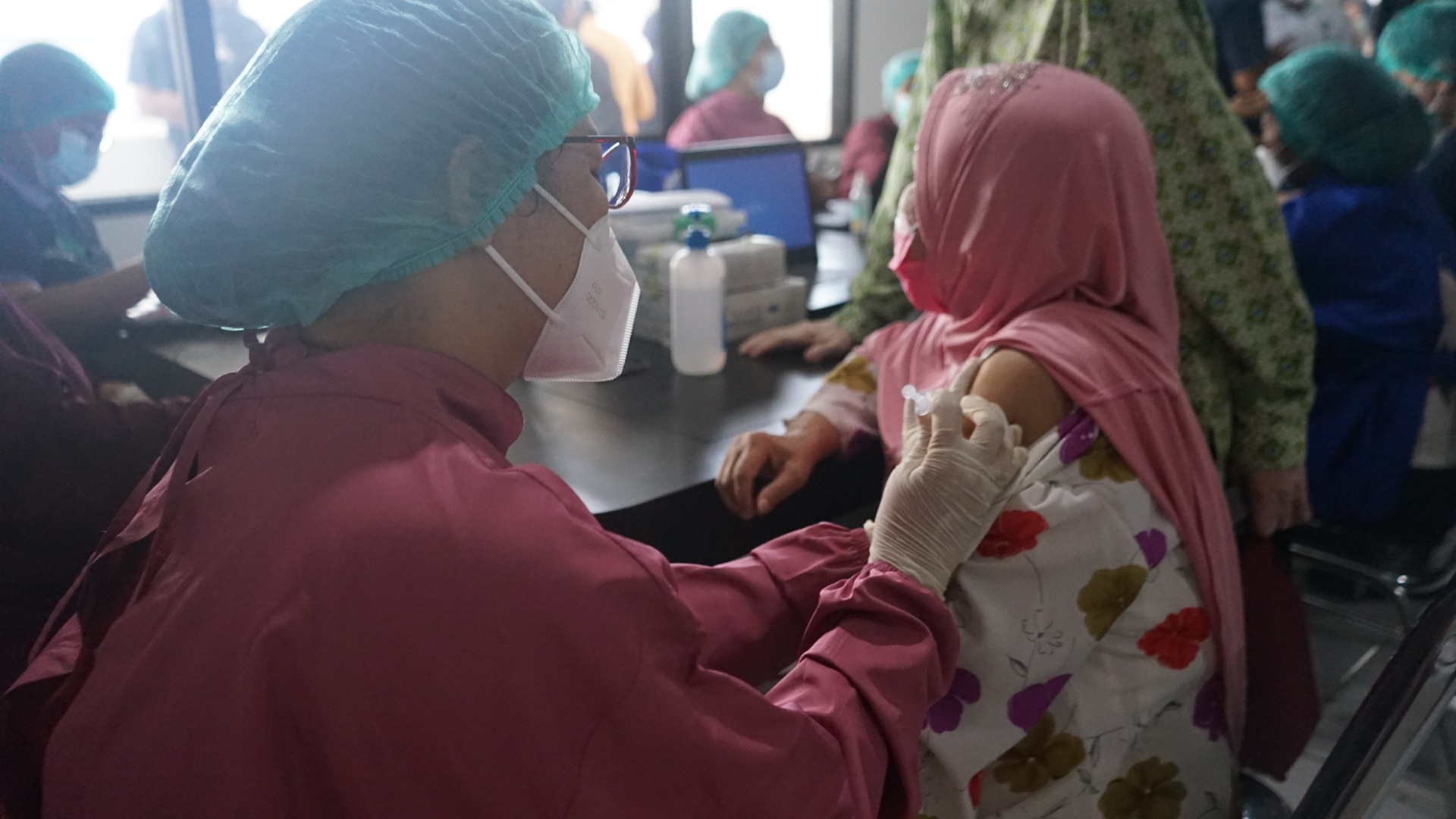 Vaksinasi Covid-19 di Kota Denpasar, Tenaga Medis Tembus 18.968 Orang, Pelayan Publik 128.563 Orang dan Lansia 27.112 Orang