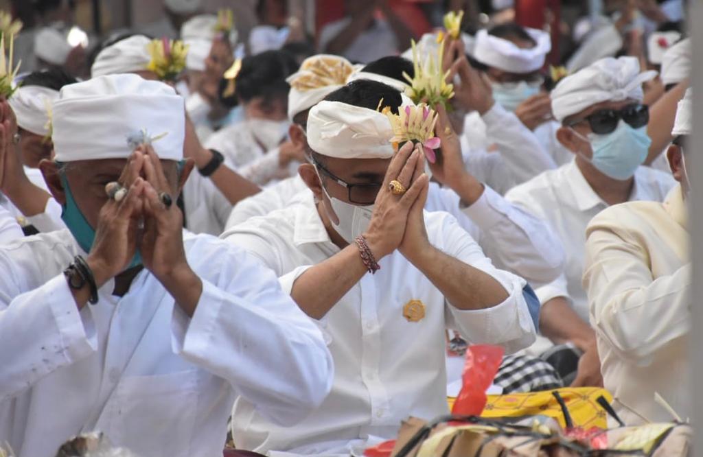 Walikota Jaya Negara Hadiri Piodalan Pujawali Di Pura Tambangan Badung Pemecutan
