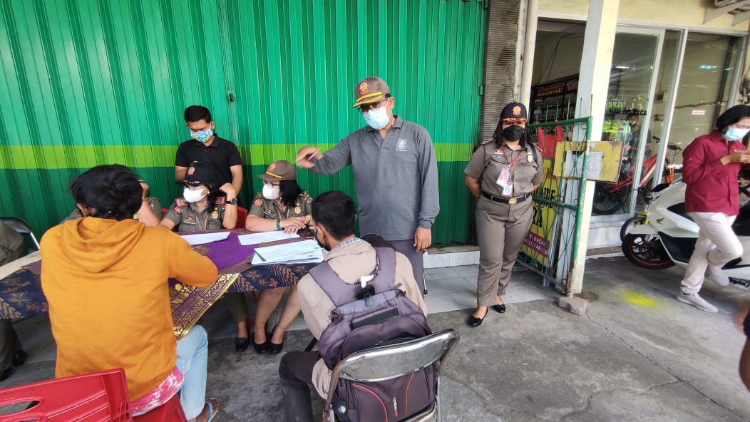 Langgar Protokol Kesehatan, Tim Yustisi Jaring 17 Pelanggar Prokes  Sanksi Denda dan Push Up.