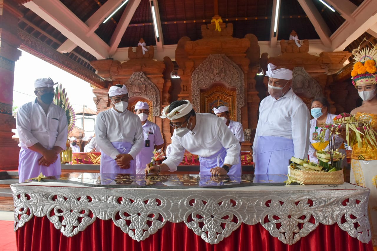 Jaya Negara - Arya Wibawa Ngupasaksi Upacara Melaspas, Mendem Pedagingan lan Pujawali di Banjar Kepisah Pedungan