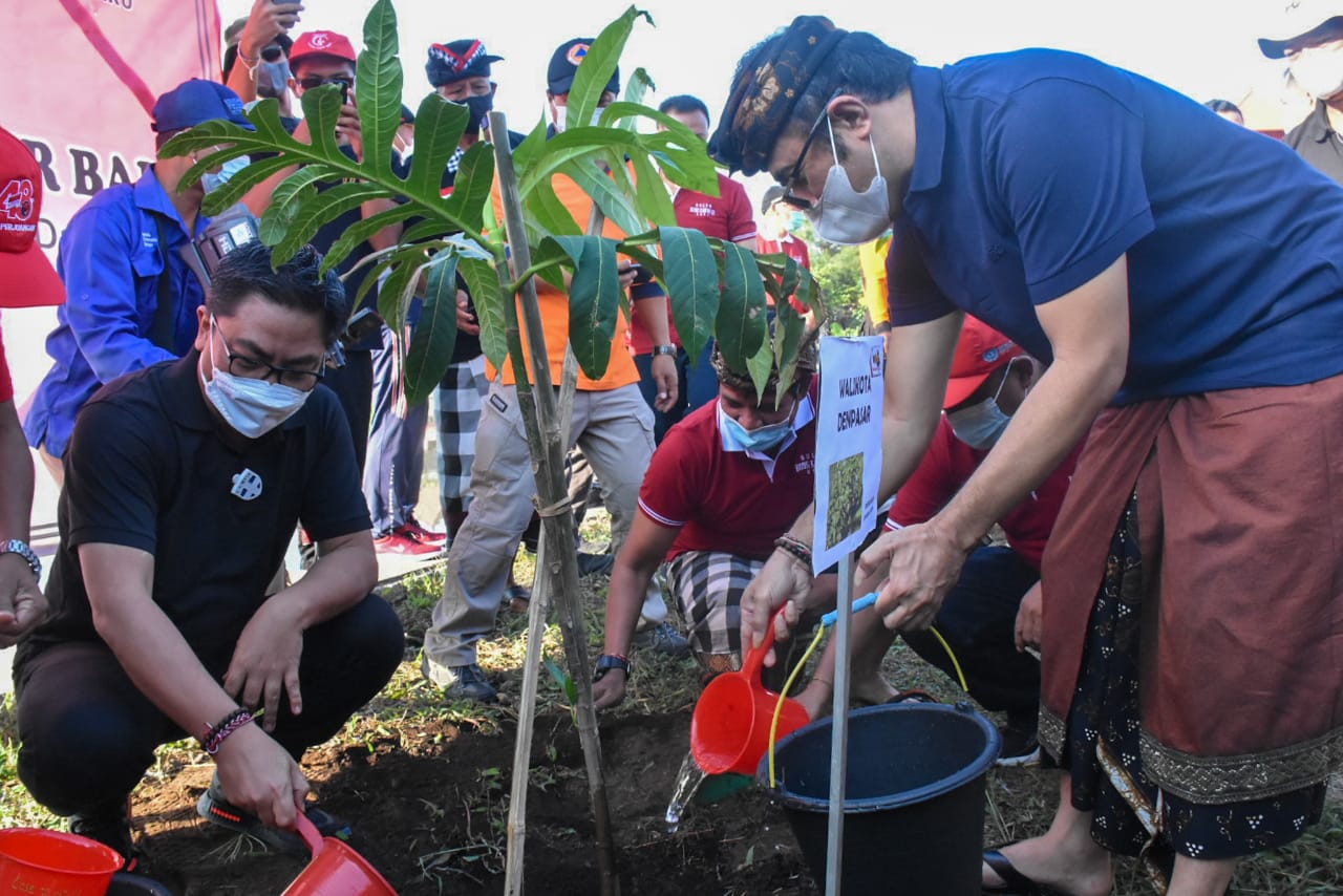 Serangkaian Bulan Bung Karno dan Hari Lingkungan Hidup     Jaya Negara dan Arya Wibawa Ikuti Aksi Kebersihan dan Penanaman Pohon di Pantai Muara Tangtu