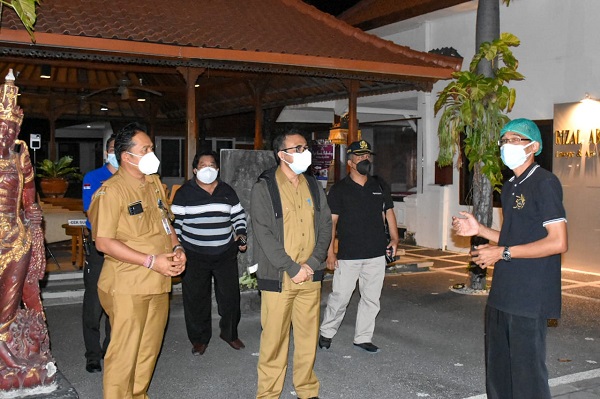 Jaya Negara dan Arya Wibawa Tinjau Lokasi Isoman Terpusat