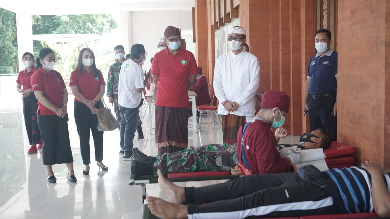 K3S Denpasar Gelar Donor Darah  Terapkan Prokes, Serahkan Sembako Tanda Kasih