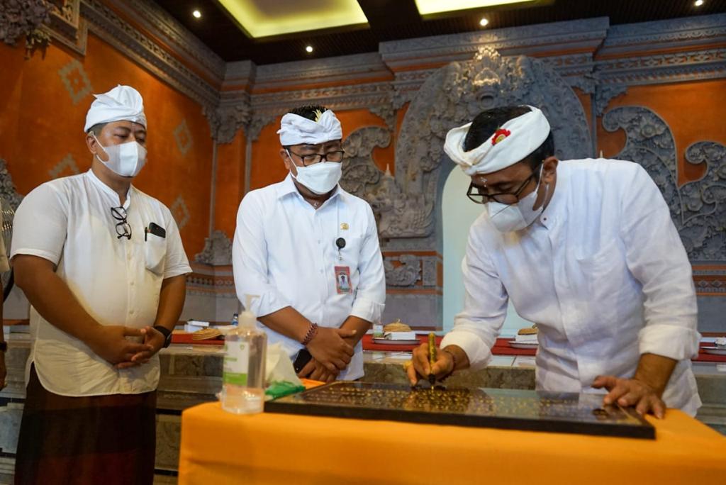 Walikota Jaya Negara dan Wakil Walikota Arya Wibawa Hadiri Karya di Banjar Sari Desa Adat Sidakarya