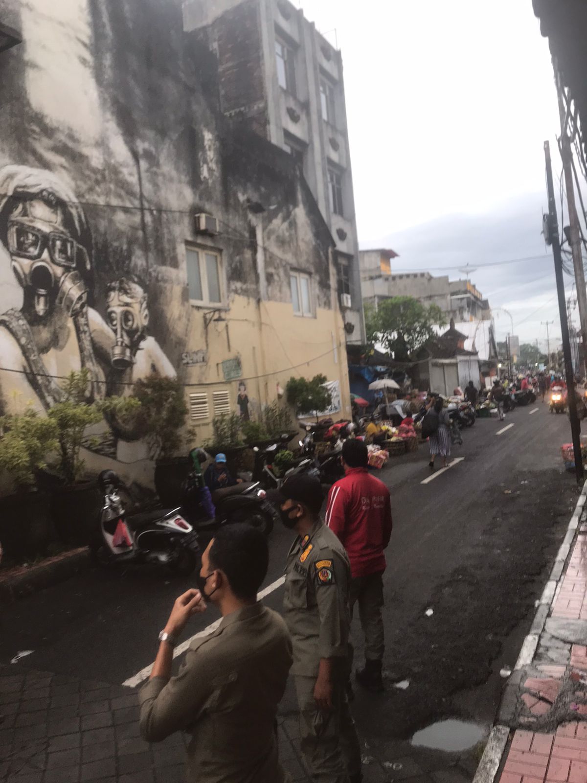 Tim Yustisi Bina 4 Orang Pelanggar Prokes di Pasar Tumpah