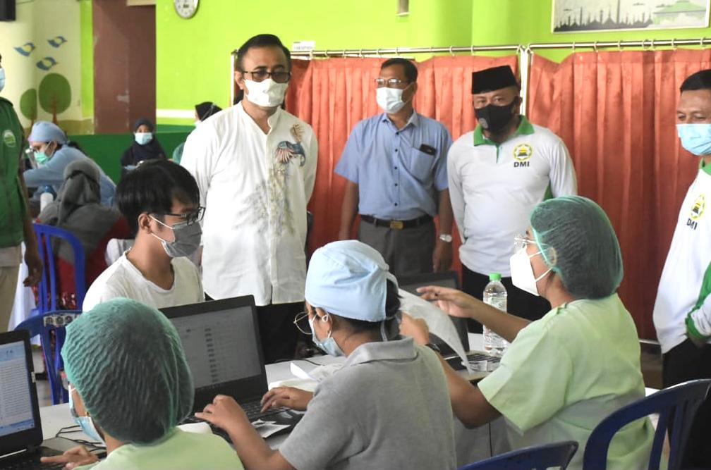 Maksimalkan Pelaksanan Vaksin Di Kota Denpasar  Walikota Denpasar, IGN Jaya Negara Tinjau Pelaksananaan Vaksin di Mushola Baitul Mu’miniin BKDI Bali