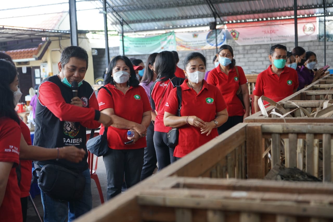 Ubah Sampah Menjadi Pellet Ny. Sagung Antari Jaya Negara Ajak PKK  Se-Kota Denpasar Belajar Pengelolaan Sampah Berbasis Sumber Di TPS Sadu Sumerta Kaja