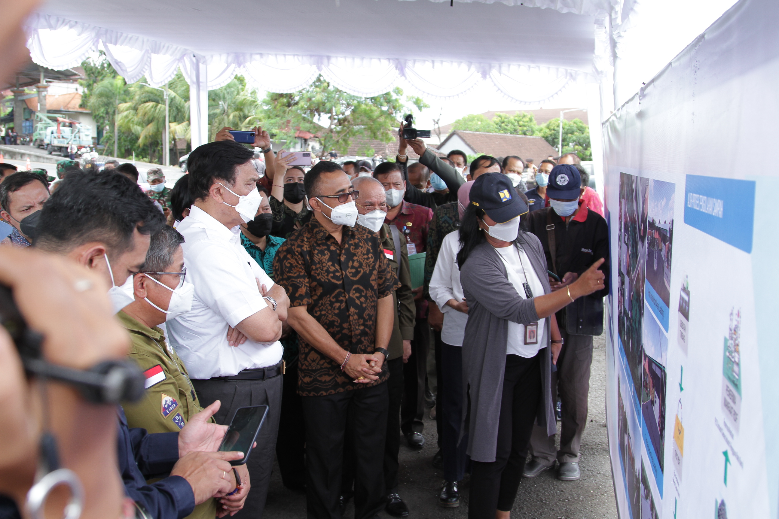 Pastikan Pengelolaan Sampah Yang Lebih Baik di Denpasar  Menko Marves Luhut Binsar Pandjaitan Kunjungi Rencana Pembangunan TPST di Padangsambian Kaja