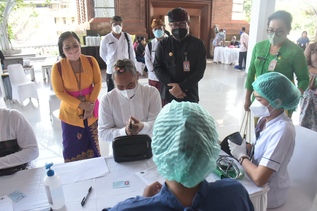 Wawali Arya Wibawa Tinjau Vaksinasi Booster Bagi Pemuka Agama dan Lansia.