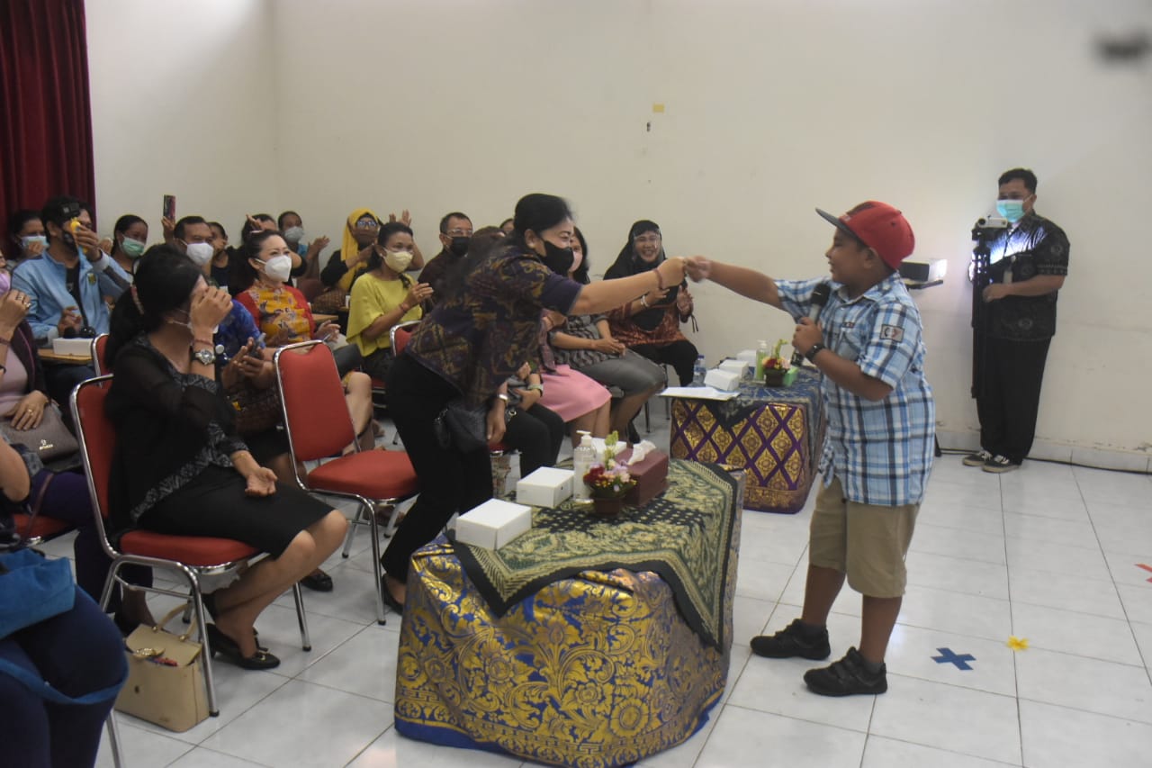 Buka Talkshow Hari Peduli Autisme Se-Dunia Ny. Antari Jaya Negara Ajak Bangun Kreativitas Penderita Autisme