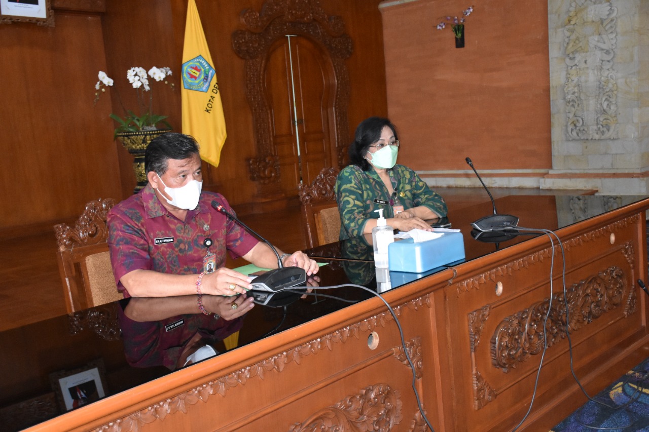 Sekda Denpasar ALit Wiradana Buka Webinar "Paradigma Baru Kesehatan Menuju Pariwisata Kembali Bangkit"
