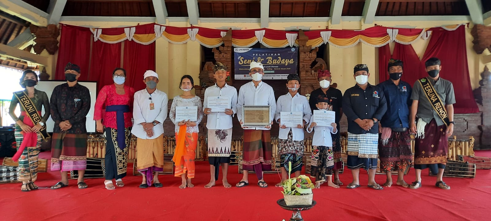 Walikota Jaya Negara Hadiri Penutupan Pelatihan Seni dan Budaya  Anak dan Remaja di Desa Adat Renon. 