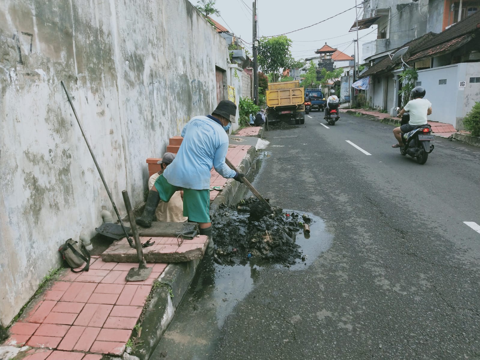 Antisipasi Sedimentasi dan Cegah Banjir, PUPR Denpasar Gencarkan Pembersihan Saluran Air