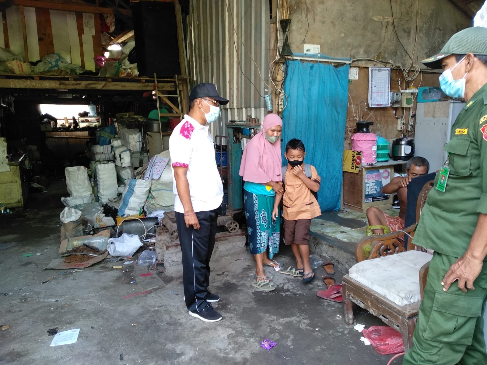 Cegah Penyebaran DBD, Kelurahan Ubung Berikan Pembinaan Kepada Pedagang Barang Bekas 