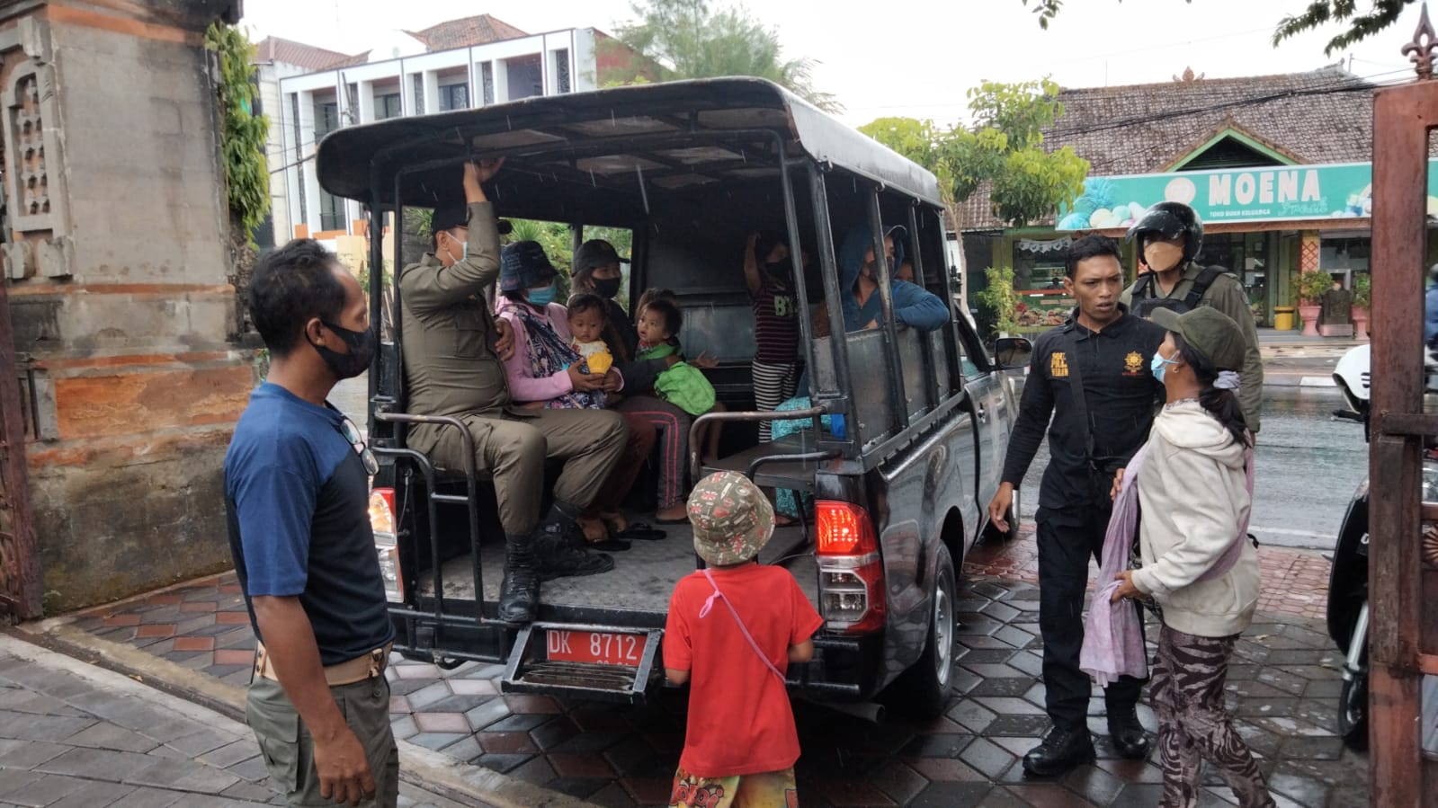 Ganggu Pengendara Lalu Lintas, Satpol PP Denpasar Tertibkan 15 Gepeng