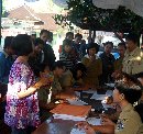 RATUSAN PENCARI KERJA â€œNGELURUGâ€ DENPASAR
