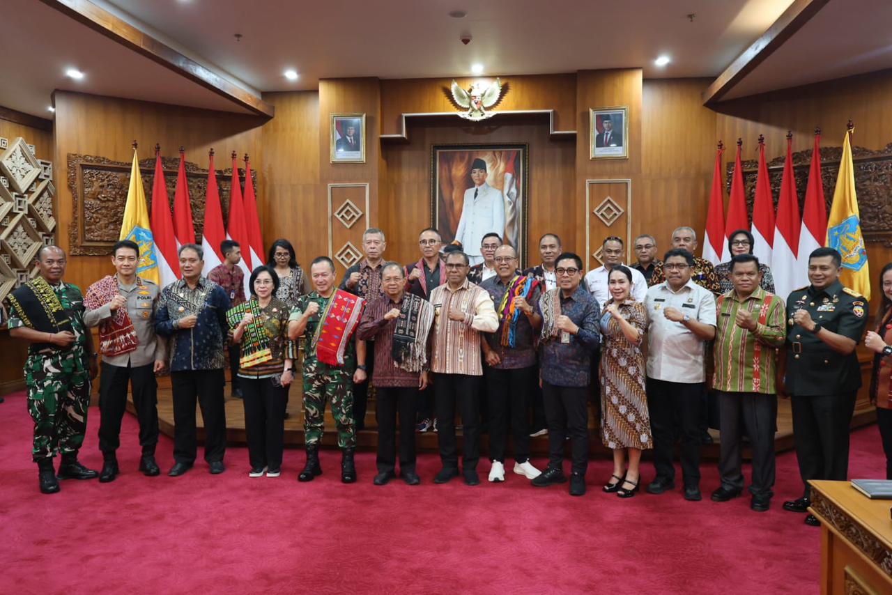 Wawali Kota Denpasar Arya Wibawa Dampingi Gubernur Bali Wayan Koster Terima Kunker Wagub NTT Johni Asadoma Bahas Berbagai Isu Strategis, Dan Upaya Mempererat Kerjasama Antardaerah