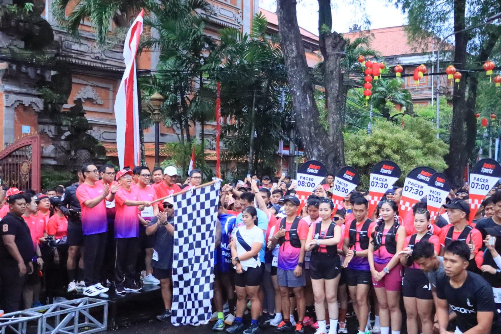 Walikota Jaya Negara Dampingi Gubernur Koster Lepas Denpasar Run In Love Ribuan Peserta Semarakkan HUT ke-238 Kota Denpasar
