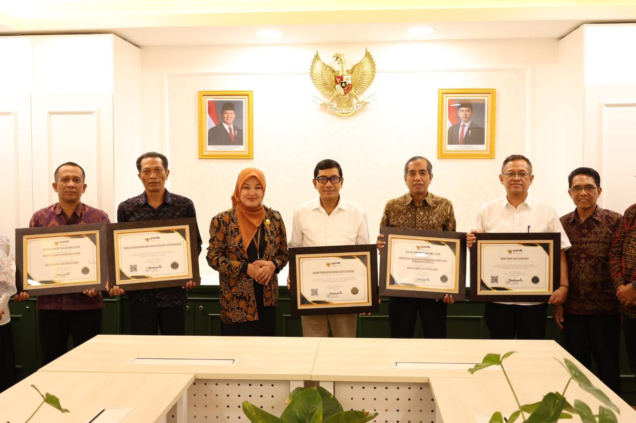 Pemkot Denpasar Raih Penghargaan Zona Integritas WBK dan WBBM Tahun 2025
