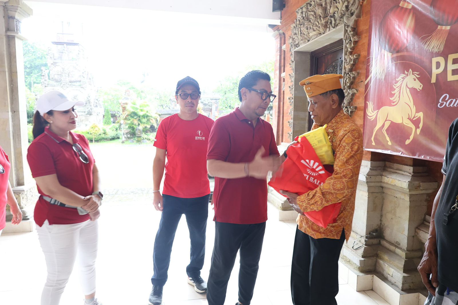 Wawali Arya Wibawa Buka Senam AW S3, Perkuat Kebersamaan di Momentum Imlek dan HUT ke-238 Kota Denpasar. 
