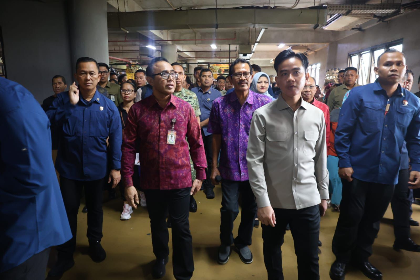 Wali Kota Jaya Negara Dampingi Kunjungan Wapres RI Gibran ke Pasar Badung Dorong Subsidi Untuk Pedagang Pasar, Sebagai Upaya Tekan Laju Inflasi
