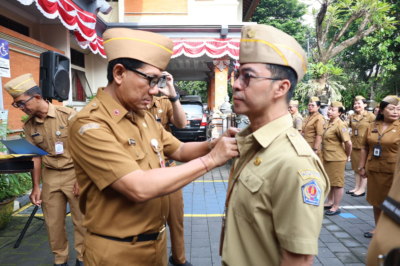 Pimpin Apel Disipin, Sekda Eddy Mulya Sematkan Pin ZI WBBM