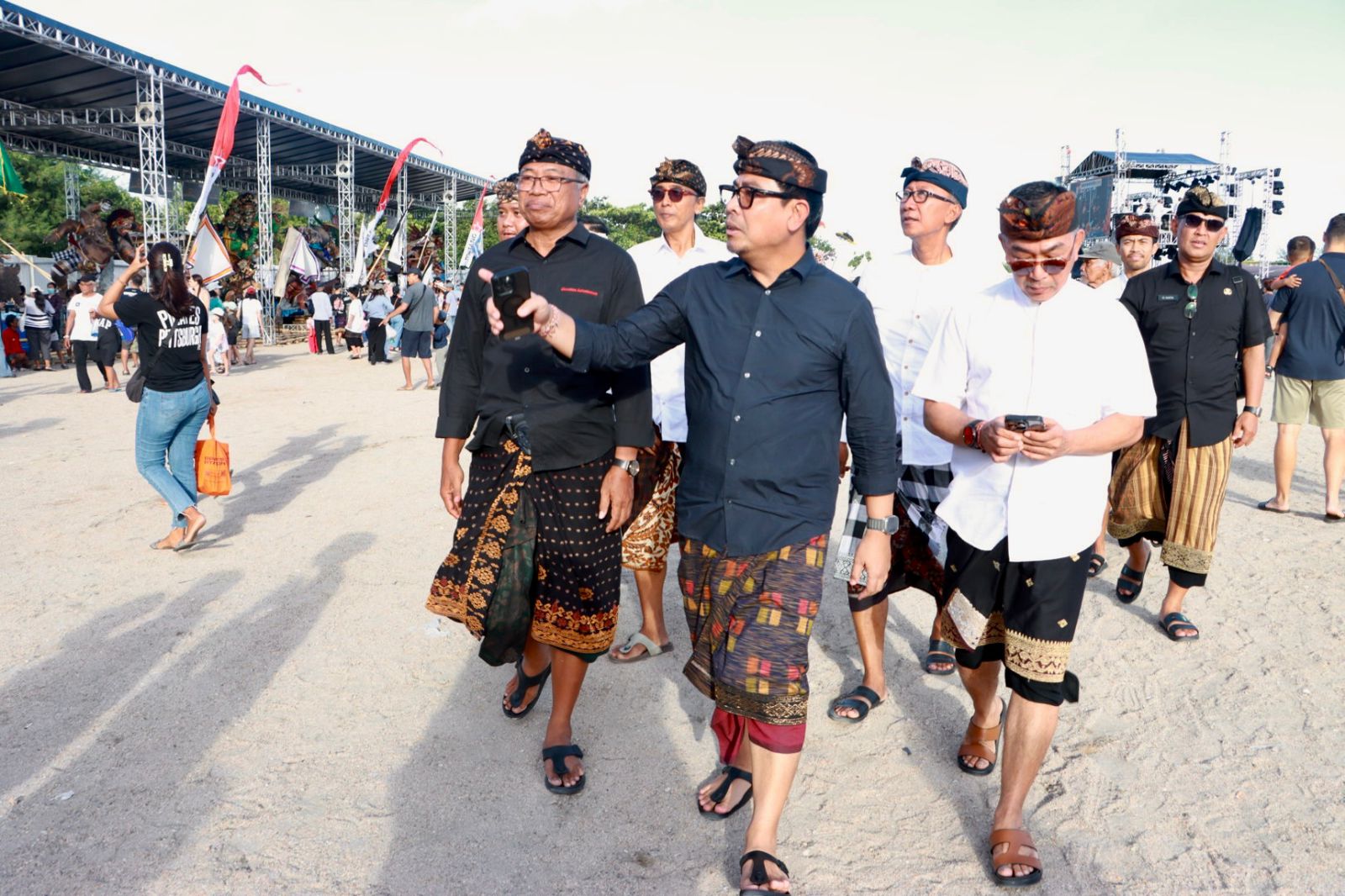 Wawali Arya Wibawa Hadiri Parade Ogoh-ogoh Sanur Metangi Di Ikuti 20 Ogoh-Ogoh di Wilayah Sanur, Jadi Daya Tarik Wisata Tersendiri