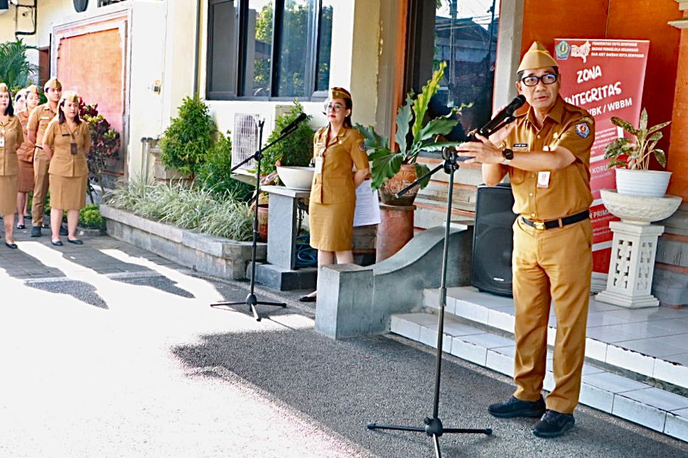 Pimpin Apel Disiplin di Kantor BPKAD, Sekda Eddy Mulya Tekankan Sinergitas Optimalisasi Pengelolaan Keuangan dan Aset Daerah Kota Denpasar