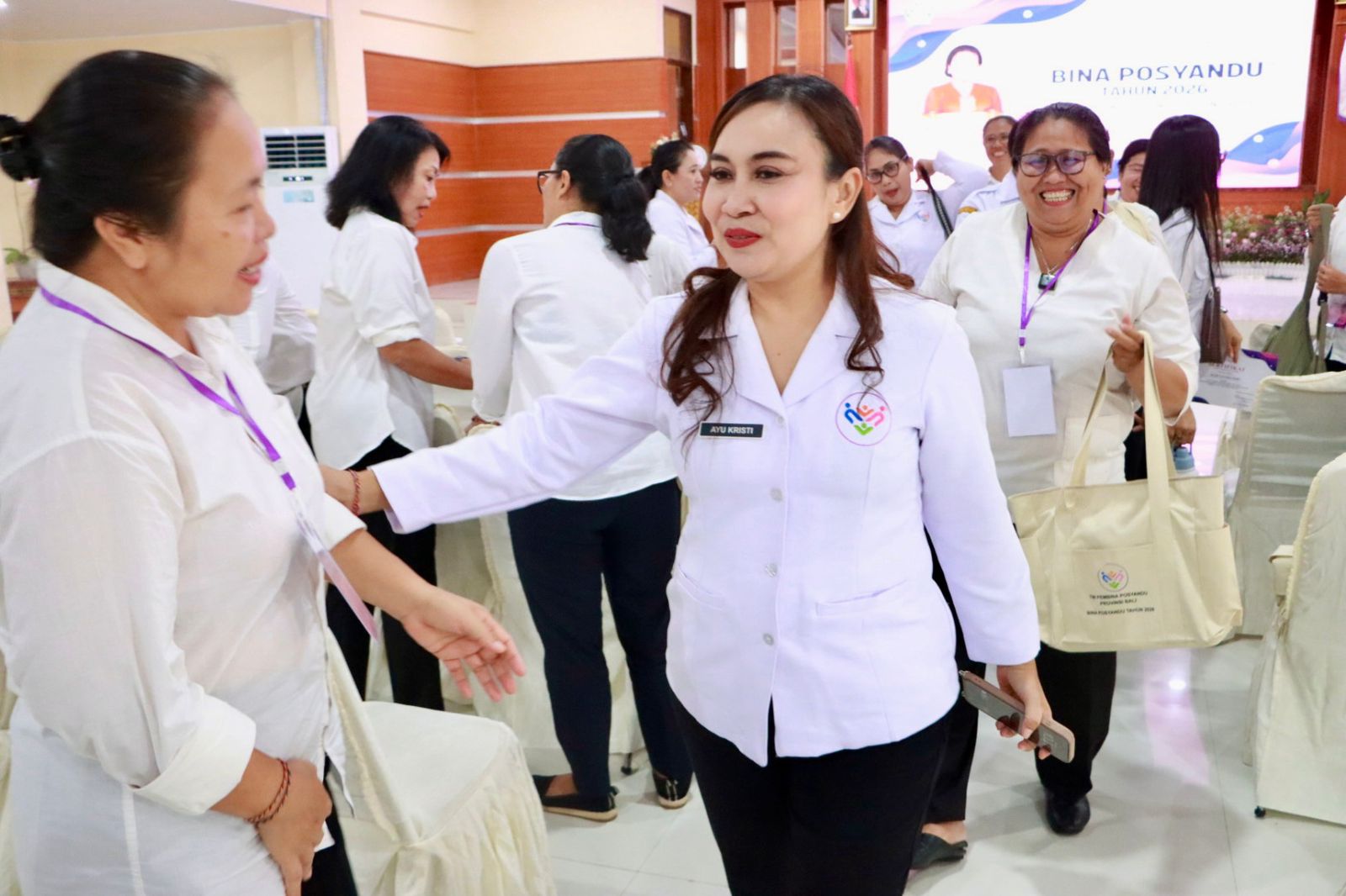 Sekretaris 1 TP. Posyandu Ny. Ayu Kristi Arya Wibawa hadiri Penutupan Bina Posyandu 6 SPM Provinsi Bali