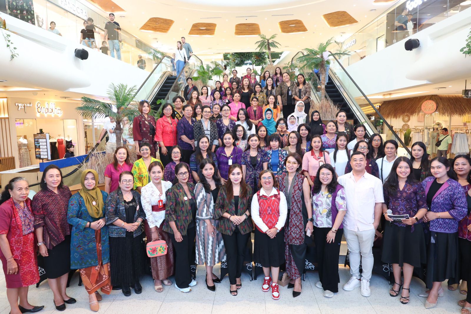 Talk Show Hari Kartini, Ny. Kristi Arya Wibawa Ingatkan Pentingnya Menjaga Keseimbangan Hidup Dengan Menerapkan Gaya Hidup Sehat