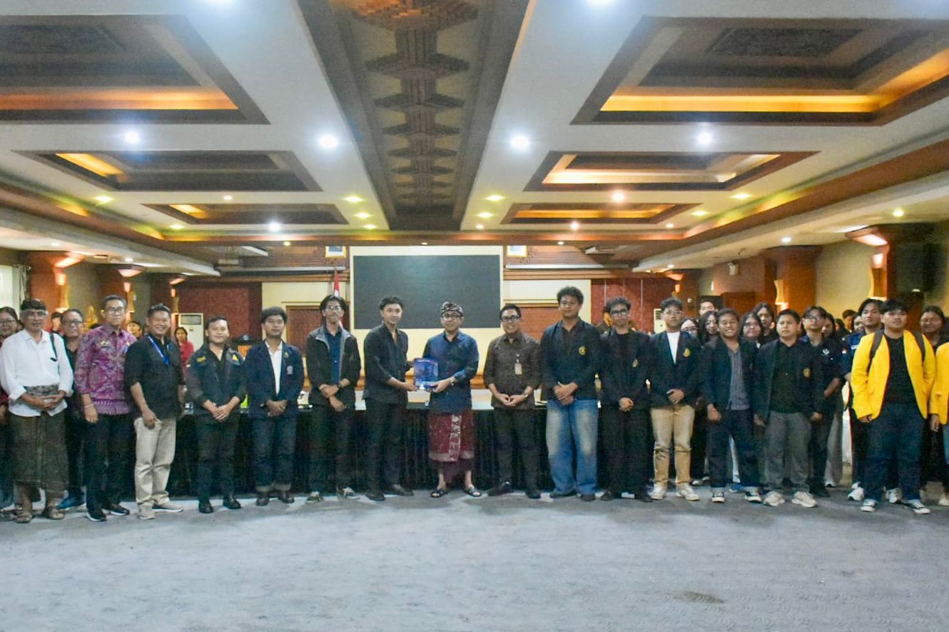 Walikota Jaya Negara dan Wawali Arya Wibawa Kompak Terima Aspirasi BEM se-Kota Denpasar, Siap Tindaklanjuti Usulan dan Kritik Mahasiswa Sebagai Evaluasi, Wujudkan Pelayanan Optimal Bagi Masyarakat. 