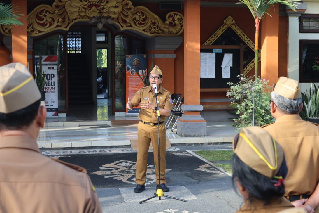 Pimpin Apel Disiplin di Kecamatan Denbar, Sekda Eddy Mulya Tekankan Integritas ASN dan Optimalisasi Pelayanan Publik