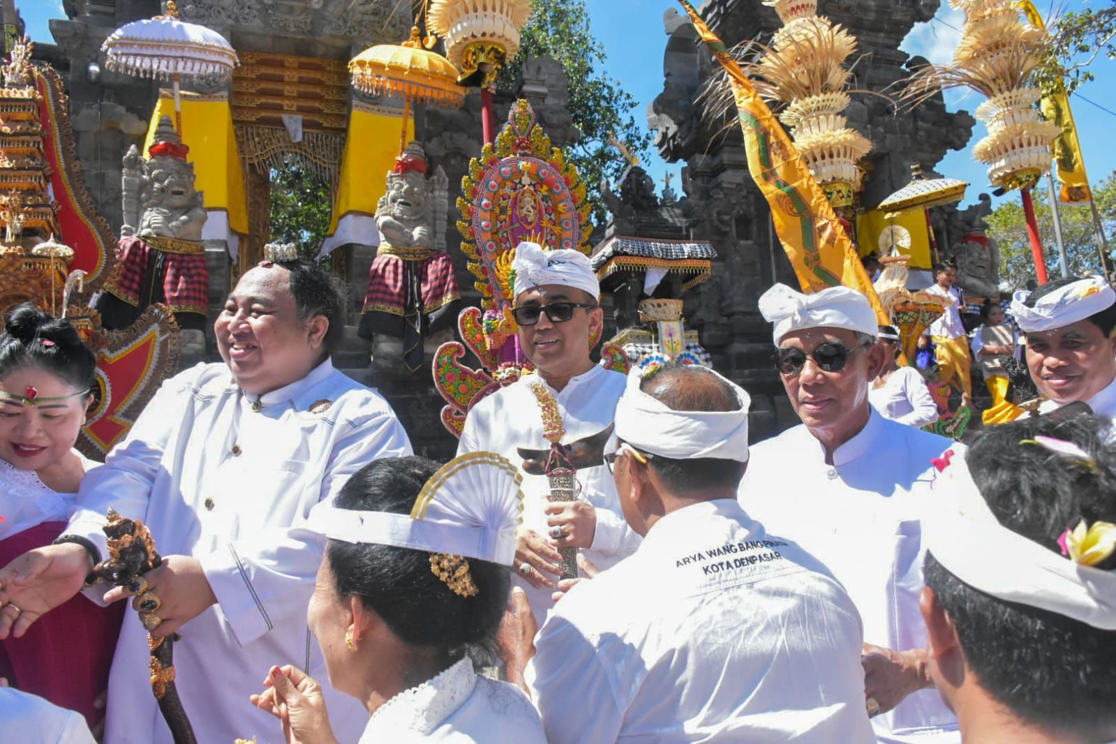Walikota Jaya Negara Nuek Bagia Pulakerti, Tandai Penyineban Karya Agung di Pura Dang Khayangan Payogan Agung dan Taman Beji Segara Rupek.