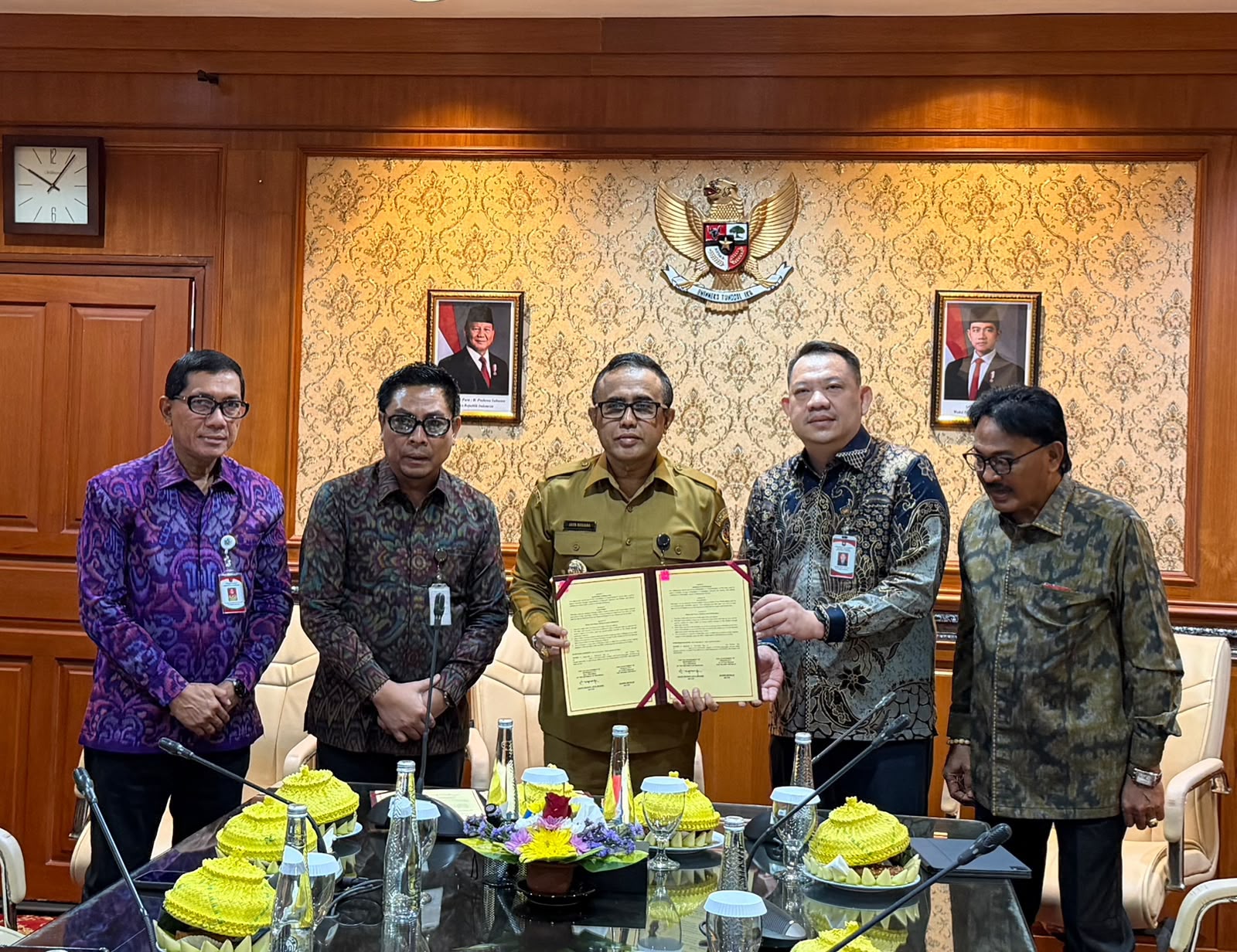 Buka Peluang Kolaborasi di Berbagai Bidang Walikota Jaya Negara Tanda Tangani Perjanjian MoU Sister City Dengan Kota Piraeus