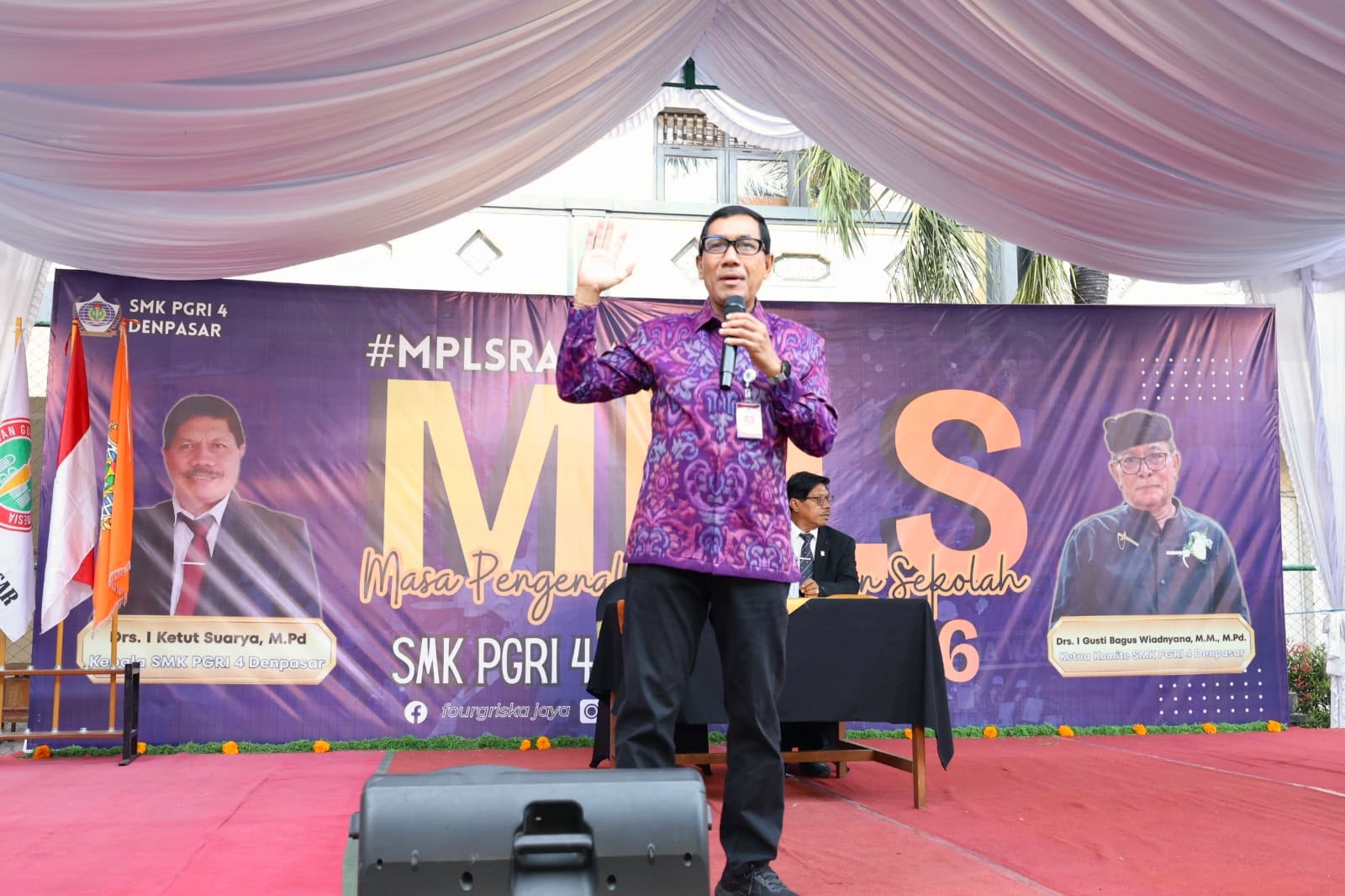 Tekankan Karakter Kuat dan Prestasi Hebat, Sekda Eddy Mulya Jadi Narasumber MPLS SMK PGRI 4 Denpasar